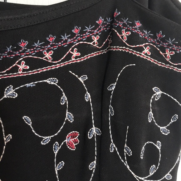 Embroiderd floor-length gown with built in bra - Picture 6 of 6